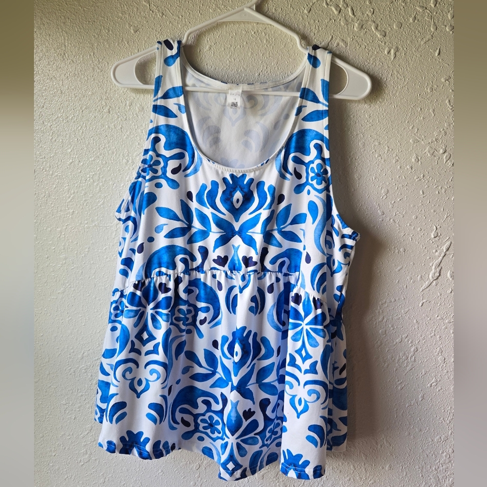 🌻Blue and White Patterned Women's Top L, Sz XL